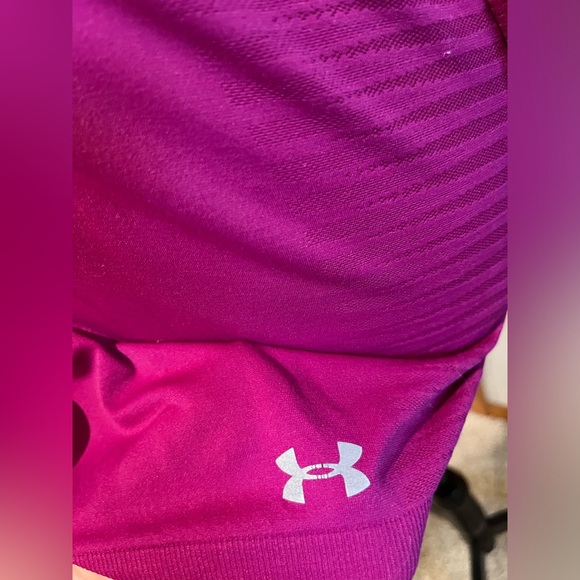 Under Armour Running Top sz Medium - Picture 2 of 8